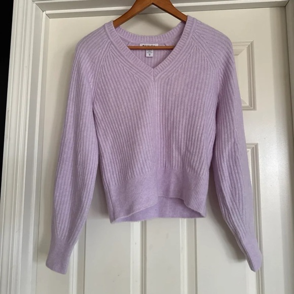 Athleta Layover V-Neck Sweater Light Purple Merino Extra Fine Wool 
Size XS - Picture 11 of 12